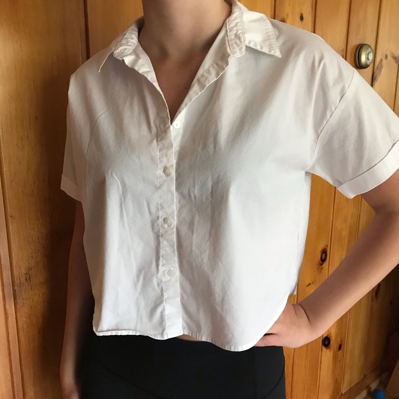 Forever 21 Tops - 🌼3/$30 Cropped White Button-Up Blouse